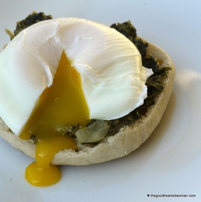 How to Poach an Egg {Perfectly} | The Good Hearted Woman