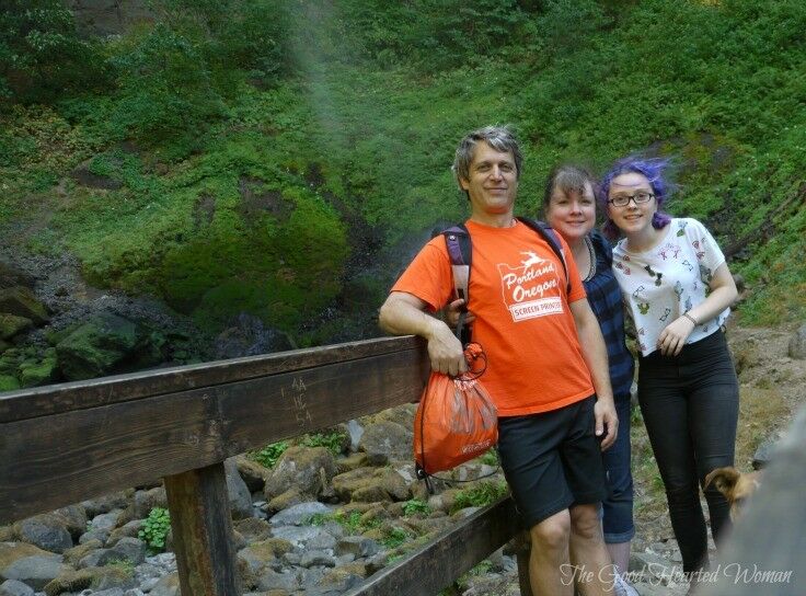 Family picture at Elowah Falls 