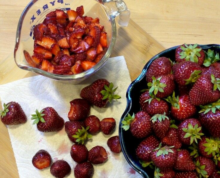 Homemade Fresh Strawberry Ice Cream {Recipe} | The Good Hearted Woman