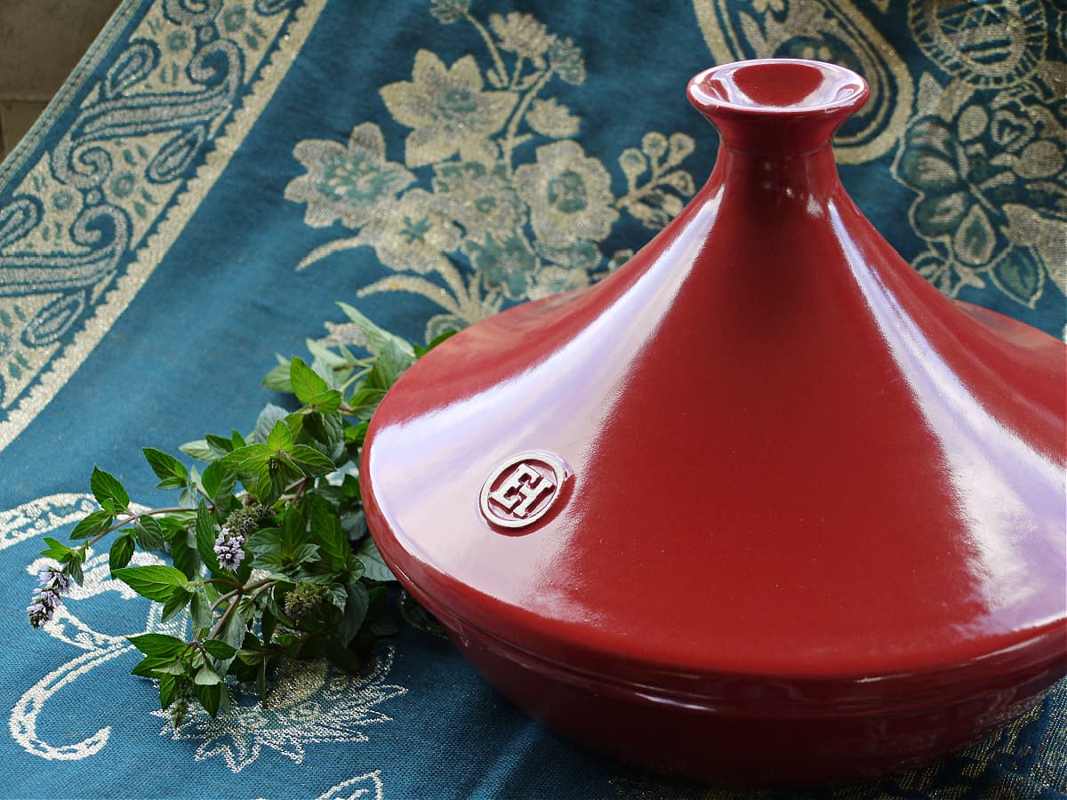 Picture of a traditional tagine pot.