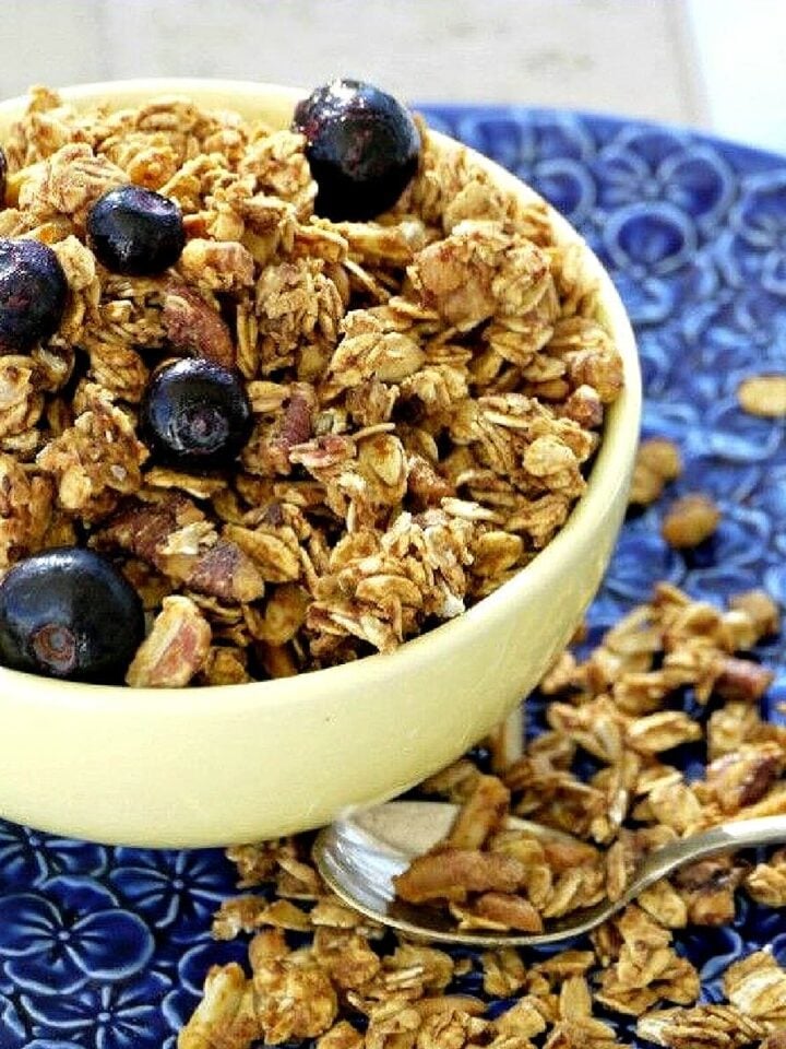 Soft Baked Oatmeal Breakfast Bars • The Good Hearted Woman