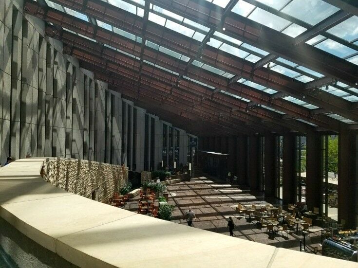 Stone bars on the Rotunda's outside wall symbolize the notes of the Carter Family's classic song "Will the Circle Be Unbroken."