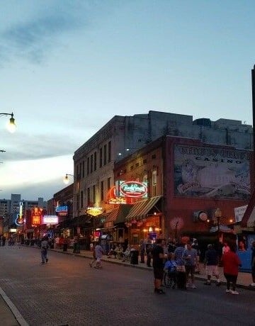 Beale 2 - Walking in Memphis {Must-Dos for Music Lovers} | The Good Hearted Woman