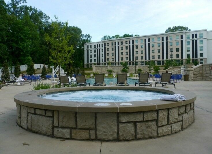 Hot Tub by the pool - The Guest House at Graceland 