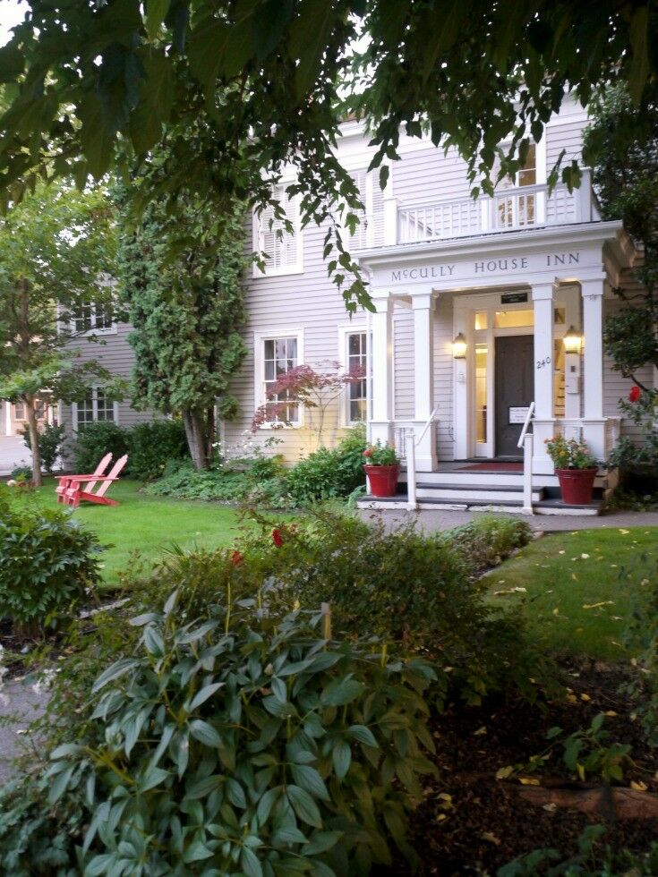 Exterior of the McCully House, Jacksonville.