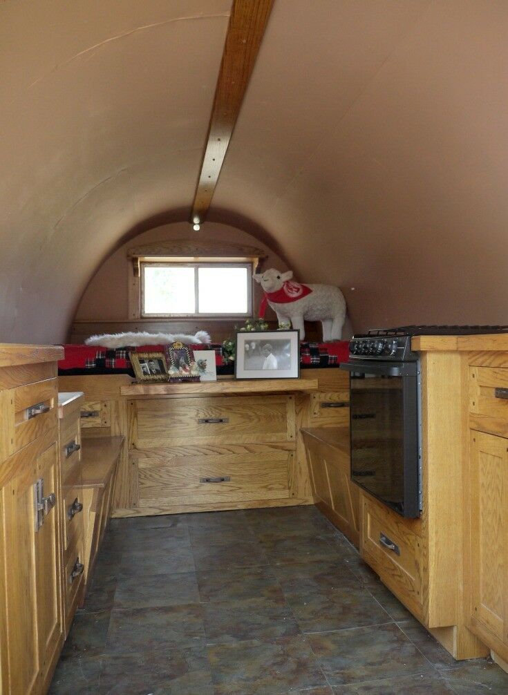 Interior of a more modern Basque wagon. 