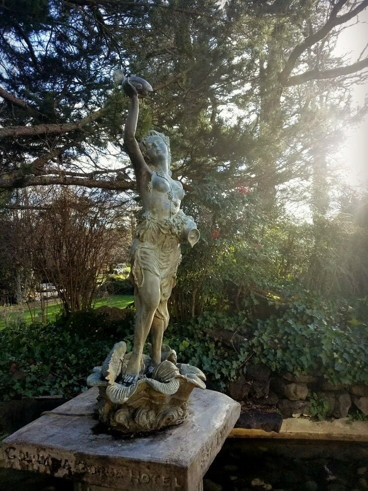 Statue - Columbia River Gorge Getaway - Hood River Oregon | The Good Hearted Woman