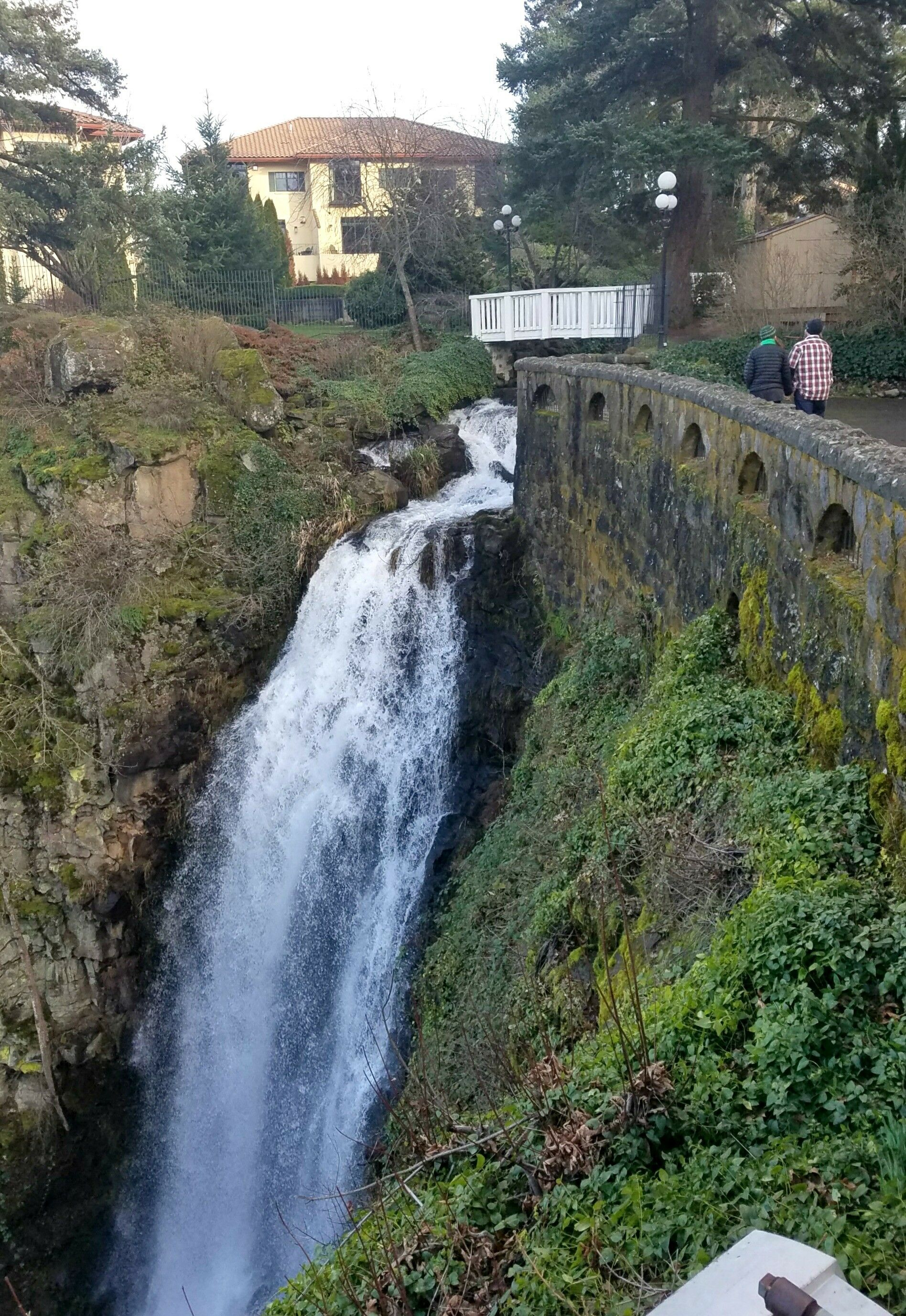 Take a Romantic Getaway to Hood River, Oregon | Columbia River Gorge