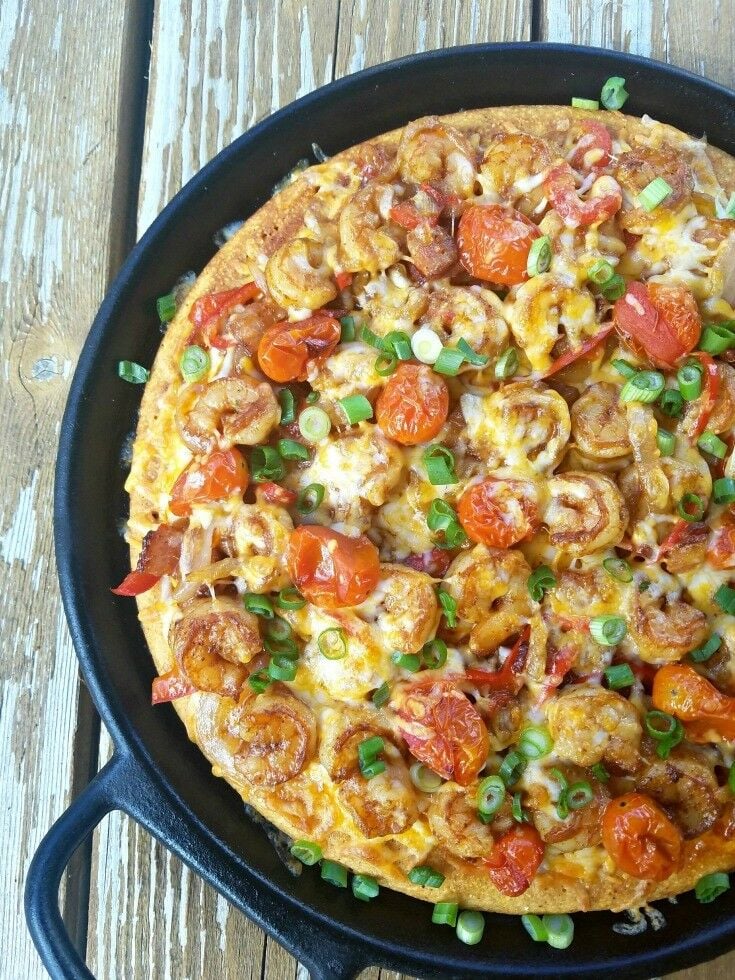 This Shrimp & Grits Pizza {with Gluten-free Polenta Crust} honors the flavors and essence of its classic Southern roots, while presenting the components of this time-honored favorite in a deliciously unique way. | The Good Hearted Woman