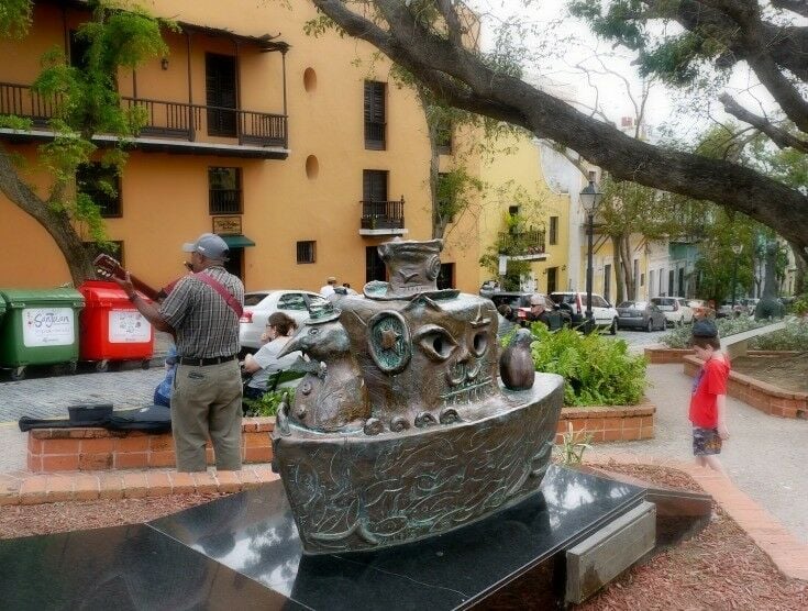 Plaza de Armas (Army Plaza), metal boat sculpture. 