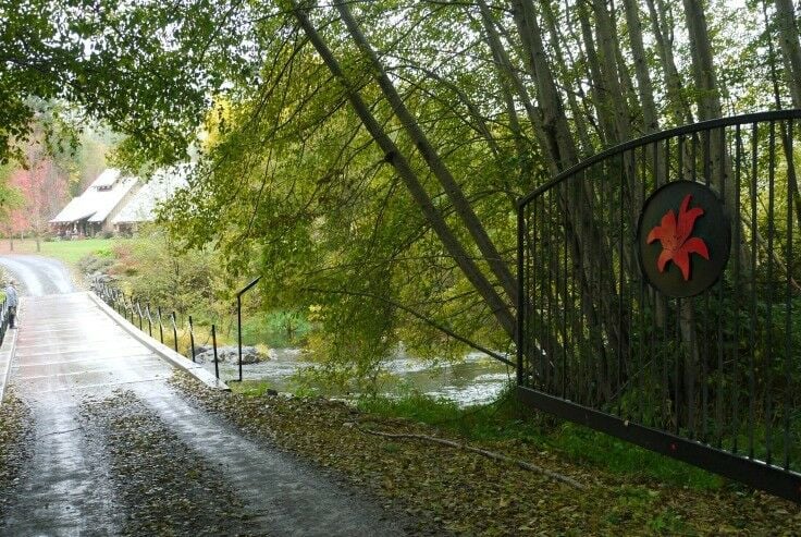 Red Lily Vineyards - gate to winery