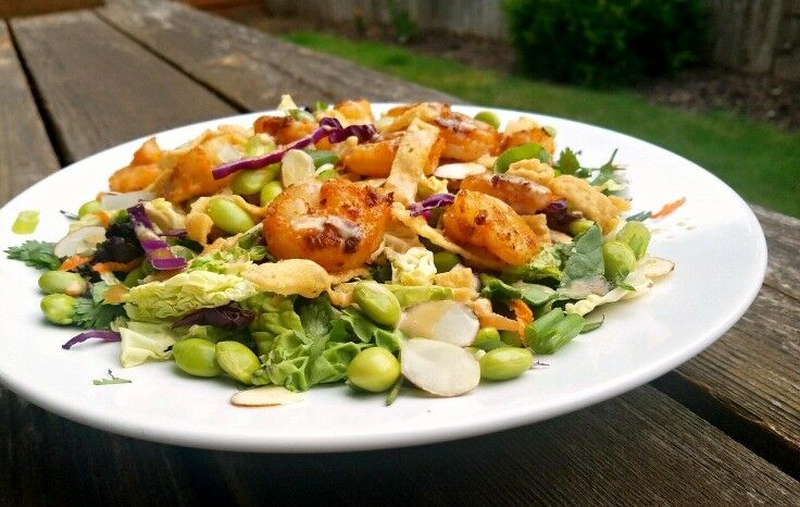 Thai Shrimp Salad with Spicy Peanut Sauce & Chili-Lime Dressing {Inspired by Applebee's} | The Good Hearted Woman