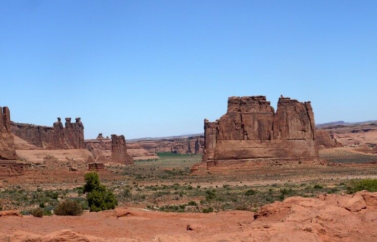 Long shot of Three Gossips and Courthouse Tower. 