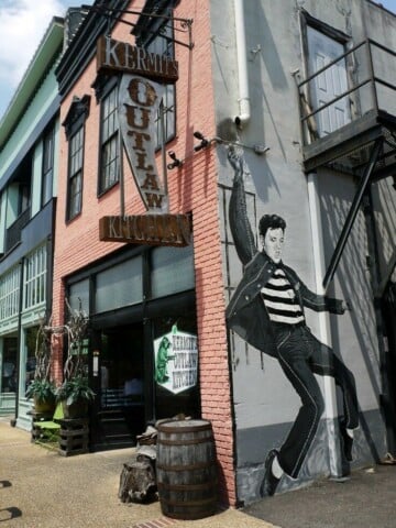 Kermit's Outlaw Kitchen Elvis Mural - Day Trip from Memphis: Tupelo, Mississippi {Birthplace of Elvis} | The Good Hearted Woman