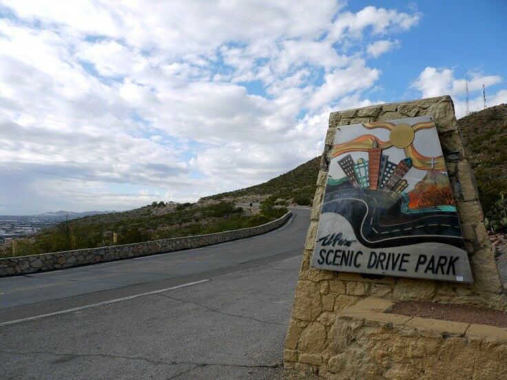 Entrance marker for Scenic Drive 