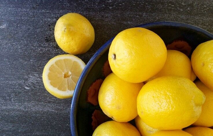 Whole lemons in a Bowl