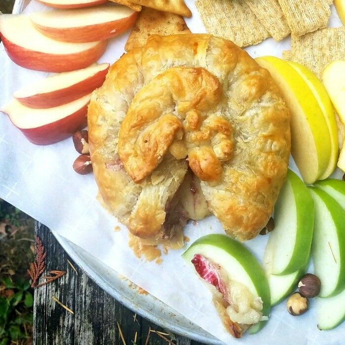 Almond-Raspberry Brie in Puff Pastry {Easy Baked Brie with Jam} | The Good Hearted Woman
