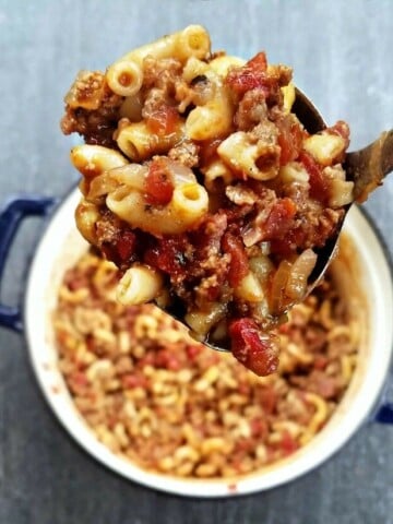 How to Make Old-fashioned Chili Mac {Recipe}, plus Chili-Mac/American Goulash Recipe Roundup | The Good Hearted Woman