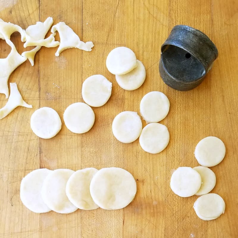 cut pie dough circles