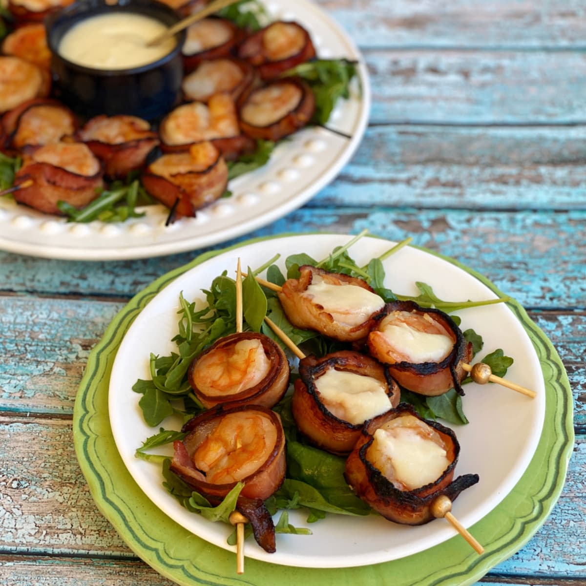Bacon wrapped shrimps drizzled with pineapple-horseradish.